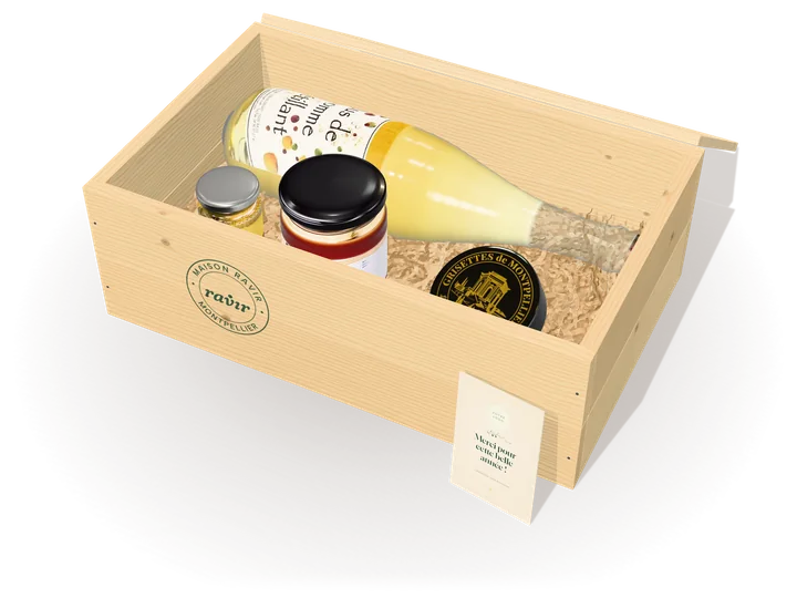 Coffret Escapade ouvert : Jus de pomme pétillant bio, Purée de Lucques verte, Miel des Cévennes IGP, Grisettes de Montpellier